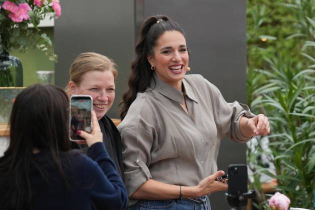ZDF-Fernsehgarten 2026. Sally Özcan im ZDF Fernsehgarten bei der Schlagerparty am 17.05.2026 in Mainz. Mainz ZDF Fernsehgarten Rheinland-Pfalz