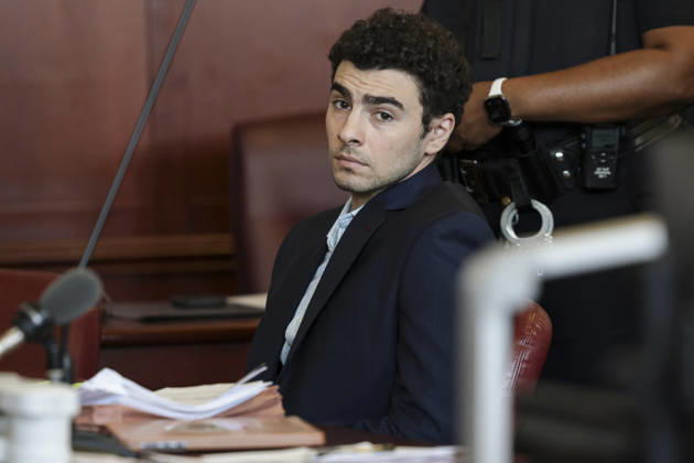 Luigi Mangione appears at an evidence suppression hearing at the Manhattan Supreme Court in New York City, U.S., May 18, 2026. A Judge ruled that gun and notebook will be admitted as evidence at Mangione s trial in UnitedHealthcare CEO s killing. Pool  NYP20260518705 JEENAxMOON