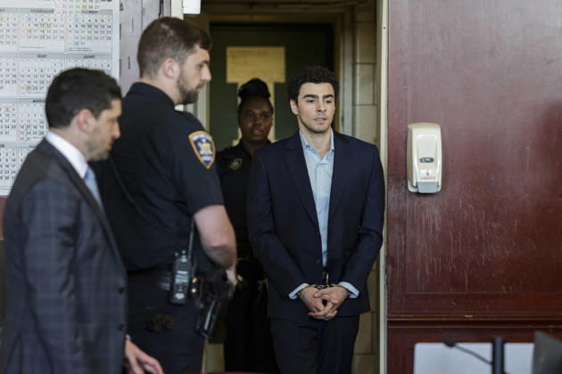 Luigi Mangione arrives at an evidence suppression hearing at the Manhattan Supreme Court in New York City, U.S., May 18, 2026. A Judge ruled that gun and notebook will be admitted as evidence at Mangione s trial in UnitedHealthcare CEO s killing. Pool  NYP20260518708 JEENAxMOON