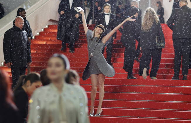 Frédérique Bel Montée des marches du film Her private hell lors du 79ème Festival International du Film de Cannes, le 18 mai 2026 Jacovides Moreau Bestimage Red carpet for Her private hell at the 79th Cannes International Film Festival on May 18, 2026 Cannes France Copyright: xJACOVIDES-MOREAUx xBESTIMAGExJACOVIDES-MOREAUx xBESTIMAGEx