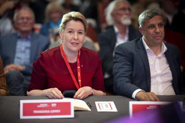 Franziska Giffey - SPD Berlin DEU, Deutschland, Germany, Berlin, 08.05.2026 Franziska Giffey , Senatorin fuer Wirtschaft in Berlin und Raed Saleh , Fraktionsvorsitzender der SPD im Berliner Abgeordnetenhaus (rechts) auf dem Landesparteitag der Berliner SPD in Berlin Deutschland . Thema Wahl eines neuen Landesvorstands und der Landesvorsitzenden sowie die Verabschiedung des Wahlprogramms fuer die Berlin-Wahl 2026 en: Franziska Giffey , Senator for Economic Affairs in Berlin, and Raed Saleh , leader of the SPD parliamentary group in the Berlin House of Representatives (right) at the Berlin SPD state party conference in Berlin Germany . The agenda included the election of a new state executive committee and state co-chairs, as well as the adop