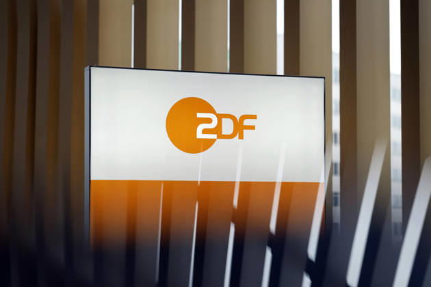 Das Logo des ZDF zu sehen bei der Premiere der ZDF-Doku Mission Sommermärchen , einer Dokumentation über den Weg der deutschen Fußballnationalmannschaft bei der Heim-WM 2006 im eigenen Land, im Cinedom. (Themenbild, Symbolbild) Köln, 19.05.2026 NRW Deutschland Copyright: xChristophxHardtx