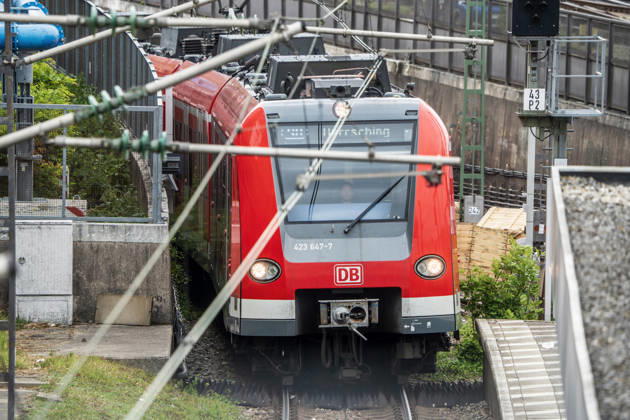 S-Bahn Linie S8 Richtung Herrsching, Nähe Hackerbrücke, München, Mai 2026 Deutschland, München, Mai 2026, Münchner S-Bahn, Linie S8 nach Herrsching, auf der Stammstrecke in Höhe S-Bahnhof Hackerbrücke, Verkehr, Infrastruktur,