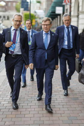 Johann Wadephul (CDU), Bundesaussenminister, beim NATO-Aussenministertreffen in Helsingborg. Hier mit dem politischen Direktor des AA, Dominik Mutter, (L) und dem deutschen NATO-Botschfater Dr. Detlef Waechter. 22.05.2026. Fotografiert im Auftrag des Auswaertigen Amtes Helsingborg Schweden Copyright: xThomasxImo AAx