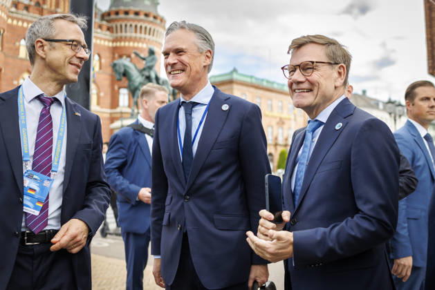 Johann Wadephul (CDU), Bundesaussenminister, beim NATO-Aussenministertreffen in Helsingborg. Hier mit dem politischen Direktor des AA, Dominik Mutter, und dem deutschen NATO-Botschfater Dr. Detlef Waechter. (M) 22.05.2026. Fotografiert im Auftrag des Auswaertigen Amtes Helsingborg Schweden Copyright: xThomasxImo AAx