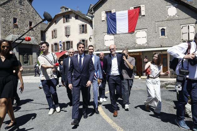 GABRIEL ATTAL AVEYRON PHOTOPQR LE PARISIEN Olivier CORSAN Mur de Barrez 22 05 2026 Aveyron, France, May 22nd 2026 Gabriel Attal en déplacement en Aveyron Mur de Barrez, France, may 22nd 2026 former PM Gabriel Attal will be challenging for upcoming presidentiel election He visits Averyon Local Caption GABRIEL ATTAL RODEZ AVEYRON Mur de Barrez France  Copyright: xPHOTOPQR LExPARISIEN MAXPPPxOlivierxCORSANx 20260522LPA1708 20260522LPA1709