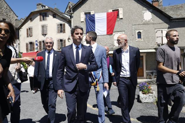 GABRIEL ATTAL AVEYRON PHOTOPQR LE PARISIEN Olivier CORSAN Mur de Barrez 22 05 2026 Aveyron, France, May 22nd 2026 Gabriel Attal en déplacement en Aveyron Mur de Barrez, France, may 22nd 2026 former PM Gabriel Attal will be challenging for upcoming presidentiel election He visits Averyon Local Caption GABRIEL ATTAL RODEZ AVEYRON Mur de Barrez France  Copyright: xPHOTOPQR LExPARISIEN MAXPPPxOlivierxCORSANx 20260522LPA1708 20260522LPA1706