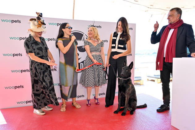 Cannes - Palm Dog Ceremony The dog Yuri, seen in the movie La Perra, wins the 2026 Palm Dog alongside director Dominga Sotomayor, the trainer, jury members and Toby Rose while attending the Palm Dog Ceremony ahead of the 79th Cannes Film Festival in Cannes, France on May 22, 2026. Photo by Julien Reynaud APS-Medias ABACAPRESS.COM Cannes France  Copyright: xReynaudxJulien APS-Medias ABACAx