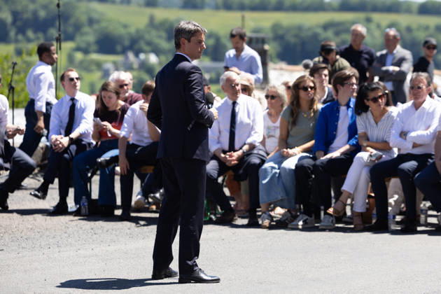Gabriel Attal Announces his candidacy for the presidential elections - Mur-de-Barrez General Secretary of French centrist party Renaissance Gabriel Attal delivers a speech during a visit to the village of Mur-de-Barrez in the Aveyron department, southwestern France on May 22, 2026. Former prime minister Gabriel Attal said on May 22, 2026 he was running for president next year. Photo by Raphael Lafargue ABACAPRESS.COM Mur-de-Barrez France  Copyright: xLafarguexRaphael ABACAx