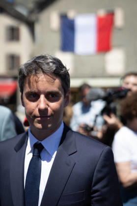 Gabriel Attal Announces his candidacy for the presidential elections - Mur-de-Barrez General Secretary of French centrist party Renaissance Gabriel Attal meet people after his speech during a visit to the village of Mur-de-Barrez in the Aveyron department, southwestern France on May 22, 2026. Former prime minister Gabriel Attal said on May 22, 2026 he was running for president next year. Photo by Raphael Lafargue ABACAPRESS.COM Mur-de-Barrez France  Copyright: xLafarguexRaphael ABACAx