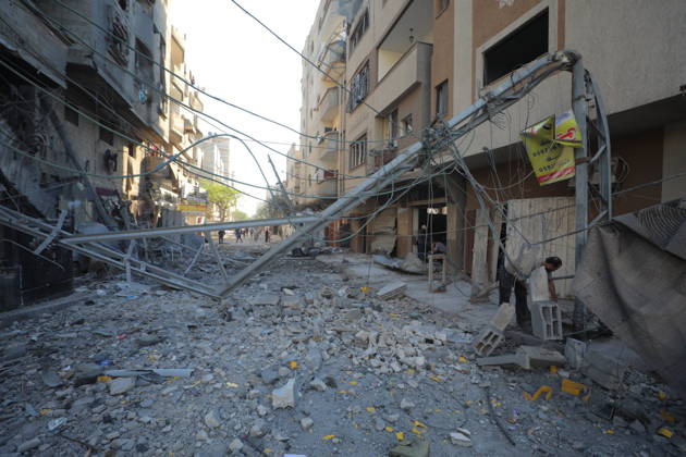 Palestinians inspect damage following Israeli strike in Nuseirat camp Palestinians inspect damage to homes and streets following an Israeli strike on a house and shops in the Nuseirat refugee camp in the central Gaza Strip on May 23, 2026. According to residents, the strike came after the collapse of a ceasefire agreement between Hamas and Israel. Hassan Jedi apaimages Nusairat Gaza Strip Palestinian Territory 230526_Nusairat_HJ_00(17).jpeg Copyright: xapaimagesxHassanxJedix xapaimagesx