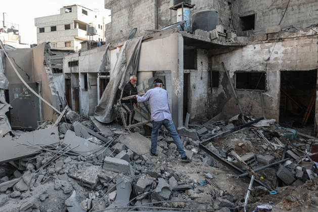 Palestinians inspect damage following Israeli strike in Bureij camp Palestinians inspect damage to homes and streets following an Israeli strike on a house and shops in the Bureij refugee camp in the central Gaza Strip on May 23, 2026. According to residents, the strike came after the collapse of a ceasefire agreement between Hamas and Israel. Photo by Moiz Salhi apaimages Bureij Gaza Strip Palestinian Territory 230526_Al-Bureij_MS_00(7) Copyright: xapaimagesxMoizxSalhixx xapaimagesx