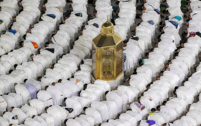 Muslim worshippers perform dawn prayer at Grand Mosque ahead of Hajj Muslim worshippers perform the dawn prayer around the Kaaba, Islam’s holiest shrine, at the Grand Mosque complex in the holy city of Mecca, Saudi Arabia, on May 23, 2026, ahead of the annual Hajj pilgrimage. Photo by SPA Saudi Pess Agency Mecca Mecca Saudi Arabia 230526_Saudi_Arabia_SPA_00(15) Copyright: xSPAxSaudixPessxAgencyxSaudixPressxAgencyx xapaimagesx