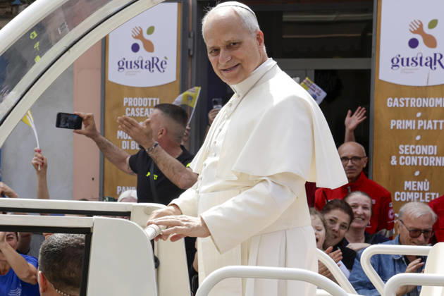 Visit of Pope Leo XIV to Acerra Along the streets of Acerra, near Naples, crowds of worshippers gathered to greet Pope Leo XIV as he passed through the town in the popemobile. Thousands of faithful lined the streets waving flags, applauding, and praying during the Pope™s pastoral visit, transforming the town into a moment of collective celebration and devotion.A deeply symbolic event marked by strong public participation and religious fervour. Acerra May 23, 2026. _BPH0208 Copyright: xAntonioxBalascox