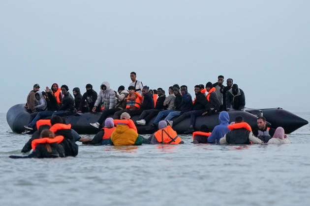 May 23, 2026, Dunkirk, Nord, France: Dunkirk, France. Migrants board an inflatable boat at the beach at Dunkirk, while attempting to cross the English Channel. More than 200,000 migrants have crossed the Channel in small boats since 2018. Dunkirk France  - ZUMAl94_ 20260523_zaf_l94_059 Copyright: xIoannisxAlexopoulosx