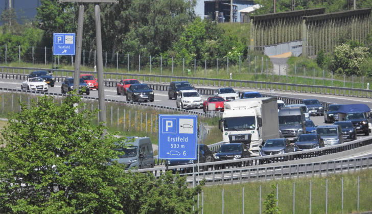 23.05.2026 Schweiz Kanton Uri. Bild. Pfingststau auf der Gotthardautobahn.