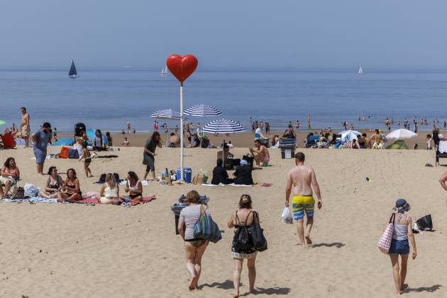 People enjoying the beach pictured at the Belgian coast in Oostende, on Saturday 23 May 2026. Tourists are expected to flock the Belgian coast, as temperatures are rising for the weekend.  NICOLASxMAETERLINCK 174833951