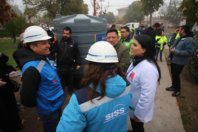Santiago, May 23, 2026 Due to the scheduled cut of drinking water in eight municipalities of the capital, the free residual chlorine of water from an alternative supply pond is measured to ensure its quality and safety Jonnathan Oyarzun Aton Chile, Santiago Chile Aton 1158263  Copyright: JONNATHANxOYARZUN ATONxCHILE