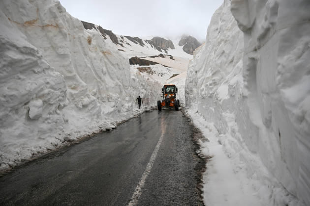 Van-Bahcesaray highway, closed for months due to avalanche risk, cleared of snow VAN, TURKIYE - MAY 23: A view of the area as the teams from the Gorentas Maintenance Station of the 11th Regional Directorate of Highways carry out snow removal work on the Van-Bahcesaray highway in Van, Turkiye on May 23, 2026. Closed since December due to adverse weather conditions and avalanche risks, the highway was partially opened to single-lane traffic following a challenging 20-day effort through meters-high snow corridors. The final decision to fully open the road to traffic awaits an assessment by the Avalanche Risk Determination and Monitoring Commission. Ozkan Bilgin Anadolu Van Turkey. Editorial use only. Please get in touch for any other usage.  Copyright: x2026xAnadoluxOzkanxBilginx