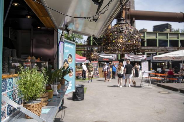 Street Food Festival im Landschaftspark. 23.05.2026 in Duisburg ** NUR FÜR REDAKTIONELLE ZWECKE ** EDITORIAL USE ONLY **<p>Street Food Festival im Landschaftspark. Wir blicken beim Stand Maison Touareg hinter die Kulissen. 23.05.2026 in Duisburg Deutschland NRW Duisburg Copyright: DanielxAttia