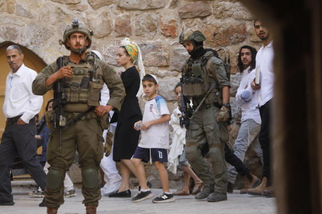 Israeli soldiers secure weekly settlers’ tour in Hebron Israeli soldiers keep watch during a weekly settlers tour in Hebron, in the Israeli-occupied West Bank, May 23, 2026. Photo by Mamoun Wazwaz apaimages Hebron West Bank Palestinian Territory 230526_Hebron_MW_00(19) Copyright: xapaimagesxMamounxWazwazx xapaimagesx