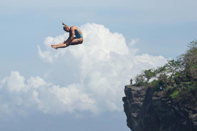May 23, 2026, Klungkung, Bali, Indonesia: Lisa Faulkner of USA dives from the 21-meter platform during the final round of the Red Bull Cliff Diving World Series at Broken Beach in Nusa Penida, Bali, Indonesia. Klungkung Indonesia - ZUMAp229 20260523_zip_p229_016 Copyright: xLanaxPriatnax