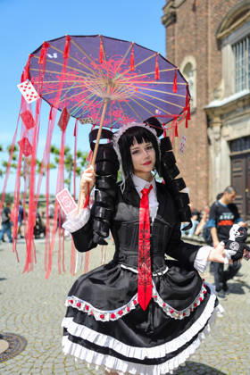 Japan-Tag 2026 in Düsseldorf, einzigartiges Kulturfest in der Landeshauptstadt von NRW - im Foto ist Hazel Cos (25) ist grosser Fan von Dangan Ronpa und trägt ein fantastische Outfit das auffällt ! Düsseldorf Burgplatz NRW Deutschland