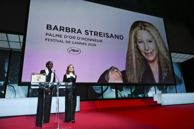 79ème Festival International du Film de Cannes Ceremonie de cloture 79th International Cannes Film Festival Closing Ceremony Hommage Palme dhonneur Tribute to Barbara Streisand 456713 2026 05 23 France Huppert, Isabelle Haidara, Eye  Copyright: xSergexArnalx xStarfacex STAR_456713_016