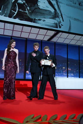 79ème Festival International du Film de Cannes Ceremonie de cloture 79th International Cannes Film Festival Closing Ceremony The actors of the film Coward received the Best Actor Award 456713 2026 05 23 France Campagne, Valentin Macchia, Emmanuel Davis, Geena  Copyright: xSergexArnalx xStarfacex STAR_456713_028