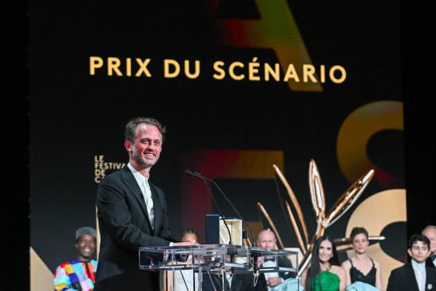 79ème Festival International du Film de Cannes Ceremonie de cloture 79th International Cannes Film Festival Closing Ceremony Prix du scénario pour le film Notre salut 456713 2026 05 23 France  Copyright: xSergexArnalx xStarfacex STAR_456713_037