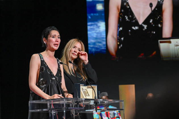 79ème Festival International du Film de Cannes Ceremonie de cloture 79th International Cannes Film Festival Closing Ceremony Prix dinterpretation feminine pour les actrices du film Soudain Best actress award 456713 2026 05 23 France Efira, Virginie Okamoto, Tao  Copyright: xSergexArnalx xStarfacex STAR_456713_051