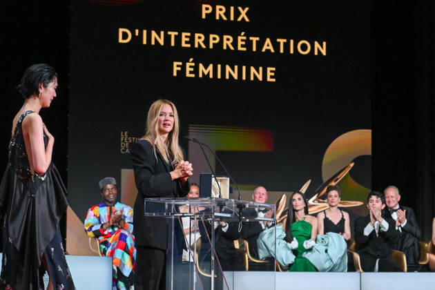 79ème Festival International du Film de Cannes Ceremonie de cloture 79th International Cannes Film Festival Closing Ceremony Prix dinterpretation feminine pour les actrices du film Soudain Best actress award 456713 2026 05 23 France Efira, Virginie Okamoto, Tao  Copyright: xSergexArnalx xStarfacex STAR_456713_055