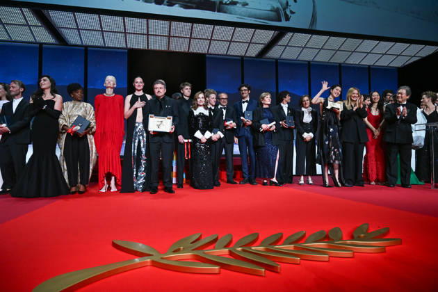 79ème Festival International du Film de Cannes Ceremonie de cloture 79th International Cannes Film Festival Closing Ceremony 456713 2026 05 23 France Mungiu, Cristian Swinton, Tilda Reinsve, Renate Stan, Sebastian Okamoto, Tao Efira, Virginie Campagne, Valentin Macchia, Emmanuel Labaki, Nadine Dusabejambo, Marie Clémentine Huppert, Isabelle Grisebach, Valeska Park, Chan Wook Copyright: xSergexArnalx xStarfacex STAR_456713_110