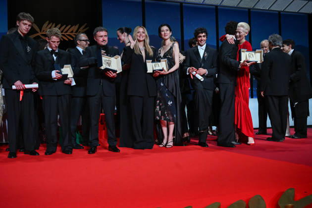 79ème Festival International du Film de Cannes Ceremonie de cloture 79th International Cannes Film Festival Closing Ceremony 456713 2026 05 23 France Mungiu, Cristian Swinton, Tilda Reinsve, Renate Stan, Sebastian Okamoto, Tao Efira, Virginie Campagne, Valentin Macchia, Emmanuel  Copyright: xSergexArnalx xStarfacex STAR_456713_120