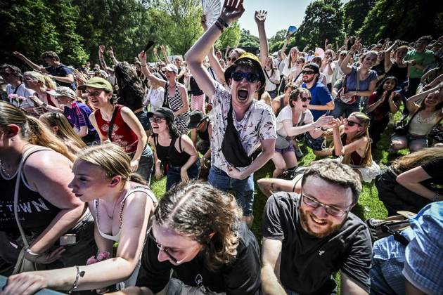 Das Pfingst Open Air Essen-Werden geht in die 41. Runde. Bei sommerlichem Wetter feierten 10000 Menschen das Musikfestival. Das Festival ist umsonst und draußen. Drei Bühnen auf dem Gelände im Löwental wurden bespielt. ** NUR FÜR REDAKTIONELLE ZWECKE ** EDITORIAL USE ONLY **<p>Hauptbühne: Jonny Mahoro am Samstag, dem 23 05 2026. Das Pfingst Open Air Essen-Werden geht in die 41. Runde. Bei sommerlichem Wetter feierten 10000 Menschen das Musikfestival. Das Festival ist umsonst und draußen. Drei Bühnen auf dem Gelände im Löwental wurden bespielt. Deutschland NRW Essen Copyright: KerstinxKokoska