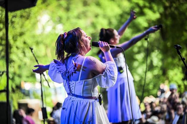 Das Pfingst Open Air Essen-Werden geht in die 41. Runde. Bei sommerlichem Wetter feierten 10000 Menschen das Musikfestival. Das Festival ist umsonst und draußen. Drei Bühnen auf dem Gelände im Löwental wurden bespielt. ** NUR FÜR REDAKTIONELLE ZWECKE ** EDITORIAL USE ONLY **<p>The toten Crackhuren im Kofferraum am Samstag, dem 23 05 2026. Das Pfingst Open Air Essen-Werden geht in die 41. Runde. Bei sommerlichem Wetter feierten 10000 Menschen das Musikfestival. Das Festival ist umsonst und draußen. Drei Bühnen auf dem Gelände im Löwental wurden bespielt. Deutschland NRW Essen Copyright: KerstinxKokoska