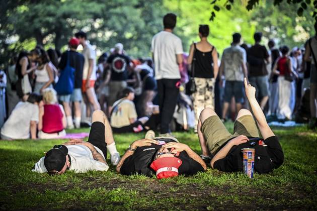 Das Pfingst Open Air Essen-Werden geht in die 41. Runde. Bei sommerlichem Wetter feierten 10000 Menschen das Musikfestival. Das Festival ist umsonst und draußen. Drei Bühnen auf dem Gelände im Löwental wurden bespielt. ** NUR FÜR REDAKTIONELLE ZWECKE ** EDITORIAL USE ONLY **<p>Menschen feiern beim Pfingst Open Air am Samstag, dem 23 05 2026. Das Pfingst Open Air Essen-Werden geht in die 41. Runde. Bei sommerlichem Wetter feierten 10000 Menschen das Musikfestival. Das Festival ist umsonst und draußen. Drei Bühnen auf dem Gelände im Löwental wurden bespielt. Deutschland NRW Essen Copyright: KerstinxKokoska
