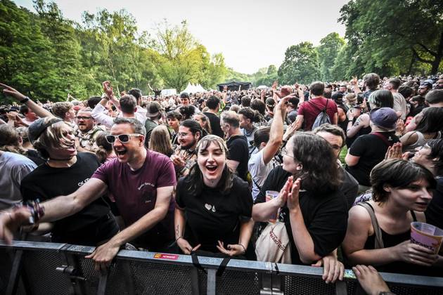 Das Pfingst Open Air Essen-Werden geht in die 41. Runde. Bei sommerlichem Wetter feierten 10000 Menschen das Musikfestival. Das Festival ist umsonst und draußen. Drei Bühnen auf dem Gelände im Löwental wurden bespielt. ** NUR FÜR REDAKTIONELLE ZWECKE ** EDITORIAL USE ONLY **<p>Hauptbühne: Das Lumpenpack am Samstag, dem 23 05 2026. Das Pfingst Open Air Essen-Werden geht in die 41. Runde. Bei sommerlichem Wetter feierten 10000 Menschen das Musikfestival. Das Festival ist umsonst und draußen. Drei Bühnen auf dem Gelände im Löwental wurden bespielt. Deutschland NRW Essen Copyright: KerstinxKokoska
