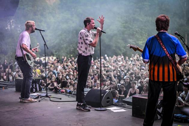 Das Pfingst Open Air Essen-Werden geht in die 41. Runde. Bei sommerlichem Wetter feierten 10000 Menschen das Musikfestival. Das Festival ist umsonst und draußen. Drei Bühnen auf dem Gelände im Löwental wurden bespielt. ** NUR FÜR REDAKTIONELLE ZWECKE ** EDITORIAL USE ONLY **<p>Hauptbühne: Das Lumpenpack am Samstag, dem 23 05 2026. Das Pfingst Open Air Essen-Werden geht in die 41. Runde. Bei sommerlichem Wetter feierten 10000 Menschen das Musikfestival. Das Festival ist umsonst und draußen. Drei Bühnen auf dem Gelände im Löwental wurden bespielt. Deutschland NRW Essen Copyright: KerstinxKokoska