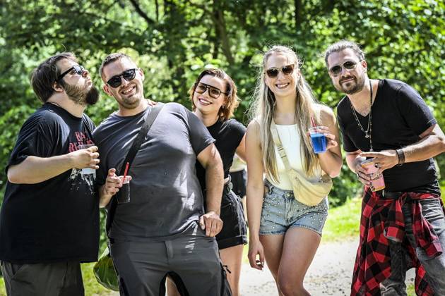 Das Pfingst Open Air Essen-Werden geht in die 41. Runde. Bei sommerlichem Wetter feierten 10000 Menschen das Musikfestival. Das Festival ist umsonst und draußen. Drei Bühnen auf dem Gelände im Löwental wurden bespielt. ** NUR FÜR REDAKTIONELLE ZWECKE ** EDITORIAL USE ONLY **<p>Menschen feiern beim Pfingst Open Air am Samstag, dem 23 05 2026. Das Pfingst Open Air Essen-Werden geht in die 41. Runde. Bei sommerlichem Wetter feierten 10000 Menschen das Musikfestival. Das Festival ist umsonst und draußen. Drei Bühnen auf dem Gelände im Löwental wurden bespielt. Deutschland NRW Essen Copyright: KerstinxKokoska