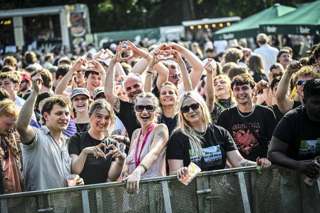 Das Pfingst Open Air Essen-Werden geht in die 41. Runde. Bei sommerlichem Wetter feierten 10000 Menschen das Musikfestival. Das Festival ist umsonst und draußen. Drei Bühnen auf dem Gelände im Löwental wurden bespielt. ** NUR FÜR REDAKTIONELLE ZWECKE ** EDITORIAL USE ONLY **<p>am Samstag, dem 23 05 2026. Das Pfingst Open Air Essen-Werden geht in die 41. Runde. Bei sommerlichem Wetter feierten 10000 Menschen das Musikfestival. Das Festival ist umsonst und draußen. Drei Bühnen auf dem Gelände im Löwental wurden bespielt. Deutschland NRW Essen Copyright: KerstinxKokoska