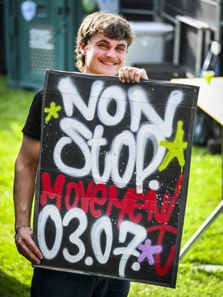 Das Pfingst Open Air Essen-Werden geht in die 41. Runde. Bei sommerlichem Wetter feierten 10000 Menschen das Musikfestival. Das Festival ist umsonst und draußen. Drei Bühnen auf dem Gelände im Löwental wurden bespielt. ** NUR FÜR REDAKTIONELLE ZWECKE ** EDITORIAL USE ONLY **<p>am Samstag, dem 23 05 2026. Das Pfingst Open Air Essen-Werden geht in die 41. Runde. Bei sommerlichem Wetter feierten 10000 Menschen das Musikfestival. Das Festival ist umsonst und draußen. Drei Bühnen auf dem Gelände im Löwental wurden bespielt. Deutschland NRW Essen Copyright: KerstinxKokoska