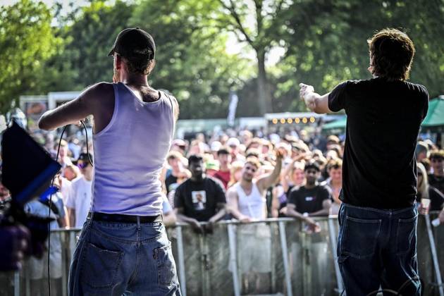 Das Pfingst Open Air Essen-Werden geht in die 41. Runde. Bei sommerlichem Wetter feierten 10000 Menschen das Musikfestival. Das Festival ist umsonst und draußen. Drei Bühnen auf dem Gelände im Löwental wurden bespielt. ** NUR FÜR REDAKTIONELLE ZWECKE ** EDITORIAL USE ONLY **<p>am Samstag, dem 23 05 2026. Das Pfingst Open Air Essen-Werden geht in die 41. Runde. Bei sommerlichem Wetter feierten 10000 Menschen das Musikfestival. Das Festival ist umsonst und draußen. Drei Bühnen auf dem Gelände im Löwental wurden bespielt. Deutschland NRW Essen Copyright: KerstinxKokoska