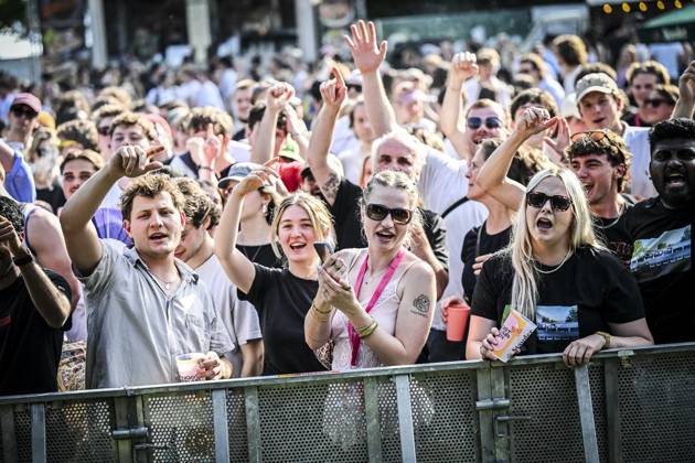 Das Pfingst Open Air Essen-Werden geht in die 41. Runde. Bei sommerlichem Wetter feierten 10000 Menschen das Musikfestival. Das Festival ist umsonst und draußen. Drei Bühnen auf dem Gelände im Löwental wurden bespielt. ** NUR FÜR REDAKTIONELLE ZWECKE ** EDITORIAL USE ONLY **<p>am Samstag, dem 23 05 2026. Das Pfingst Open Air Essen-Werden geht in die 41. Runde. Bei sommerlichem Wetter feierten 10000 Menschen das Musikfestival. Das Festival ist umsonst und draußen. Drei Bühnen auf dem Gelände im Löwental wurden bespielt. Deutschland NRW Essen Copyright: KerstinxKokoska