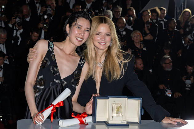 Cannes winners photocall NG Virginie Efira and Tao Okamoto pose with the Best Actress award for All Of A Sudden during the Palme d Or winners photocall at Palais des Festivals in Cannes, France on May 23 2026 as part of the 79th Cannes Film Festival. Photo by Nicolas Genin ABACAPRESS.COM Cannes France  Copyright: xGeninxNicolas ABACAx