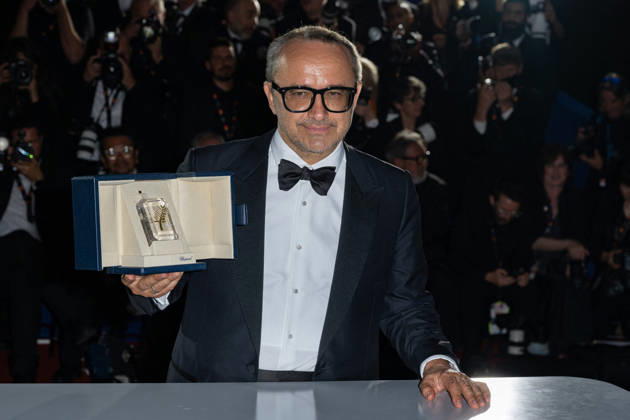Cannes winners photocall NG Andrey Zvyagintsev poses with the Grand Prix award for Minotaur poses during the Palme D Or winners photocall at Palais des Festivals in Cannes, France on May 23 2026 as part of the 79th Cannes Film Festival. Photo by Nicolas Genin ABACAPRESS.COM Cannes France  Copyright: xGeninxNicolas ABACAx