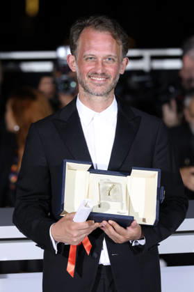 Cannes - Award Winners Photocall JD French director and screenwriter Emmanuel Marre poses with the trophy during a photocall after winning the Best Screenplay Prize for the film Notre Salut (A Man of His Time) during the photocall of the 79th edition of the Cannes Film Festival in Cannes, France on May 23, 2026. Photo by Jerome Domine ABACAPRESS.COM Cannes France  Copyright: xDominexJerome ABACAx