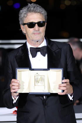 Cannes - Award Winners Photocall JD Polish director and screenwriter Pawel Pawlikowski poses with the trophy during a photocall after winning ex-aequo the Best Director Prize for the film Fatherland during the photocall of the 79th edition of the Cannes Film Festival in Cannes, France on May 23, 2026. Photo by Jerome Domine ABACAPRESS.COM Cannes France  Copyright: xDominexJerome ABACAx