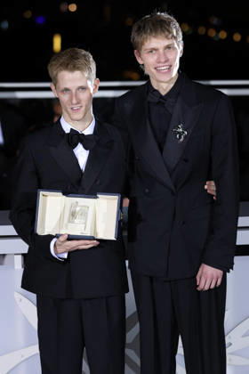 Cannes - Award Winners Photocall JD Belgian actor Emmanuel Macchia (L) and French actor Valentin Campagne pose with the trophy during a photocall after winning ex-aequo the Best Actor Prize for the film Coward during the photocall of the 79th edition of the Cannes Film Festival in Cannes, France on May 23, 2026. Photo by Jerome Domine ABACAPRESS.COM Cannes France  Copyright: xDominexJerome ABACAx