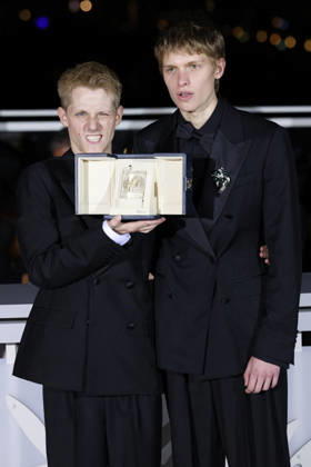 Cannes - Award Winners Photocall JD Belgian actor Emmanuel Macchia (L) and French actor Valentin Campagne pose with the trophy during a photocall after winning ex-aequo the Best Actor Prize for the film Coward during the photocall of the 79th edition of the Cannes Film Festival in Cannes, France on May 23, 2026. Photo by Jerome Domine ABACAPRESS.COM Cannes France  Copyright: xDominexJerome ABACAx